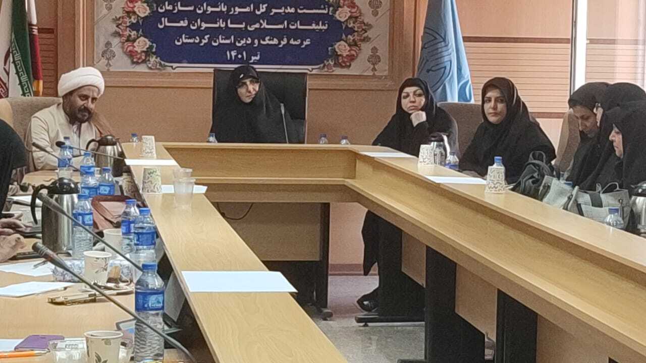 دشمن برای وارونه جلوه دادن پیام انقلاب برنامهریزی کرده است