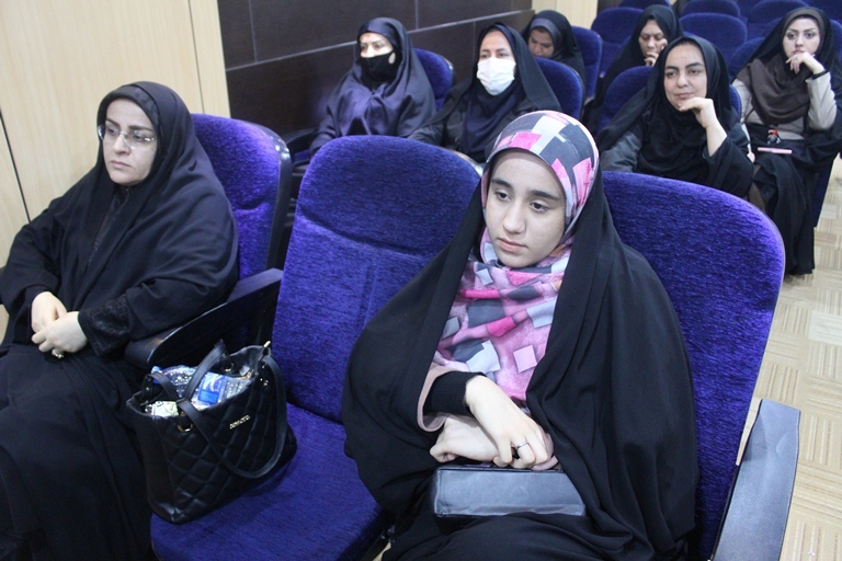 نگاه اسلام و الگوی اسلامی به عنوان الگوی سوم از زن مسلمان یک الگوی مترقی و پیشتاز است نگاه اسلام و الگوی اسلامی به عنوان الگوی سوم از زن مسلمان یک الگوی مترقی و پیشتاز است