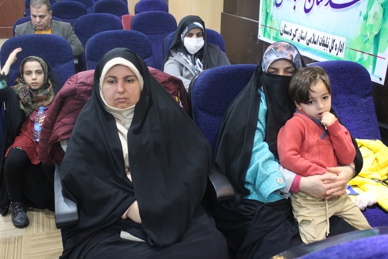 نگاه اسلام و الگوی اسلامی به عنوان الگوی سوم از زن مسلمان یک الگوی مترقی و پیشتاز است نگاه اسلام و الگوی اسلامی به عنوان الگوی سوم از زن مسلمان یک الگوی مترقی و پیشتاز است