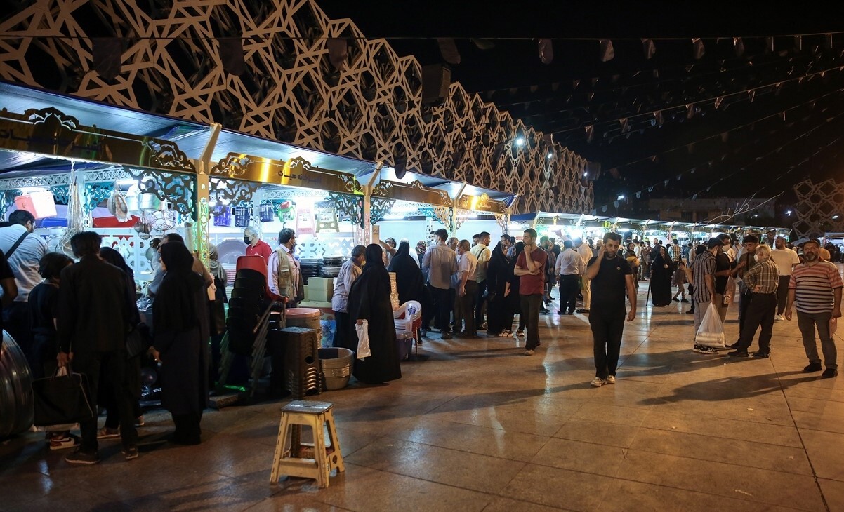 با هم سری به نمایشگاه عطر سیب بزنیم با هم سری به نمایشگاه عطر سیب بزنیم