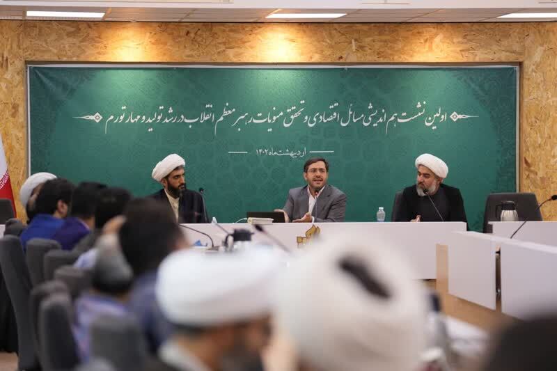 دلاریزه شدن اقتصاد سیاست کشور را تحت تاثیر قرار داده است/هر اتفاقی میافتد نئولیبرالها از نقدینگی گفته و به دنبال افزایش قیمت بنزین هستند دلاریزه شدن اقتصاد سیاست کشور را تحت تاثیر قرار داده است/هر اتفاقی میافتد نئولیبرالها از نقدینگی گفته و به دنبال افزایش قیمت بنزین هستند