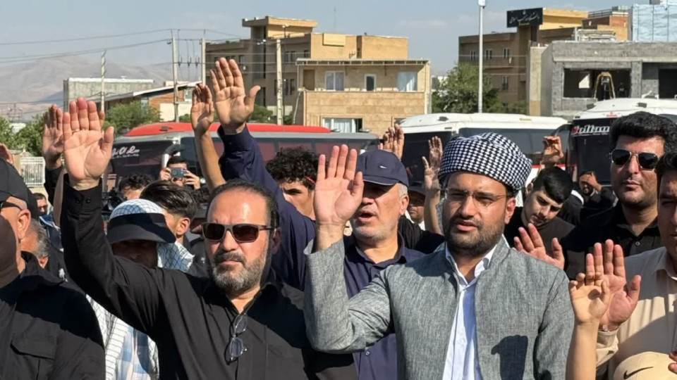 «همپای مسافر اردیبهشت»؛ روایت سفر تاریخی رهبر شهید به کردستان از نگاه زائران مشهد