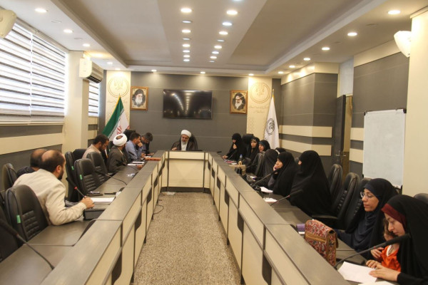 نشست هم‌اندیشی کنشگران حوزه عفاف و حجاب در شیراز برگزار شد