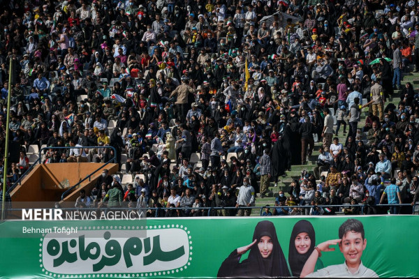 Mass Recitation of “Hello Commander” Anthem at Azadi Stadium in Tehran