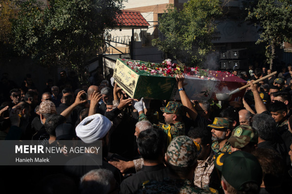 «بازگشت بی‌صدا، بدرقه‌ای پرشکوه؛ شهید گمنام کربلای4 در آغوش مردم آهنگرمحله آرام گرفت»