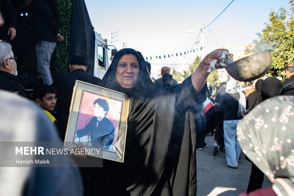 «بازگشت بی‌صدا، بدرقه‌ای پرشکوه؛ شهید گمنام کربلای4 در آغوش مردم آهنگرمحله آرام گرفت»